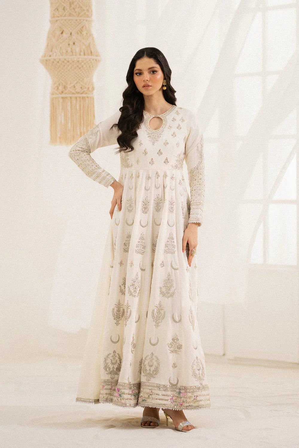 EMBROIDERED OFFWHITE PISHWAS