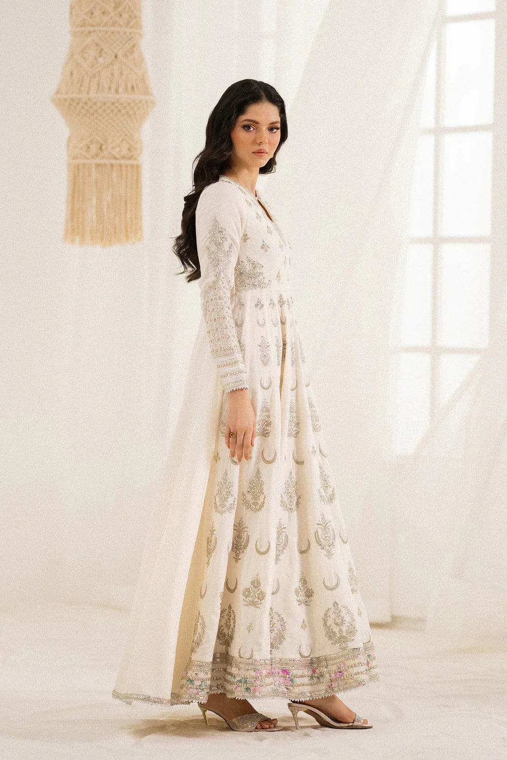 EMBROIDERED OFFWHITE PISHWAS