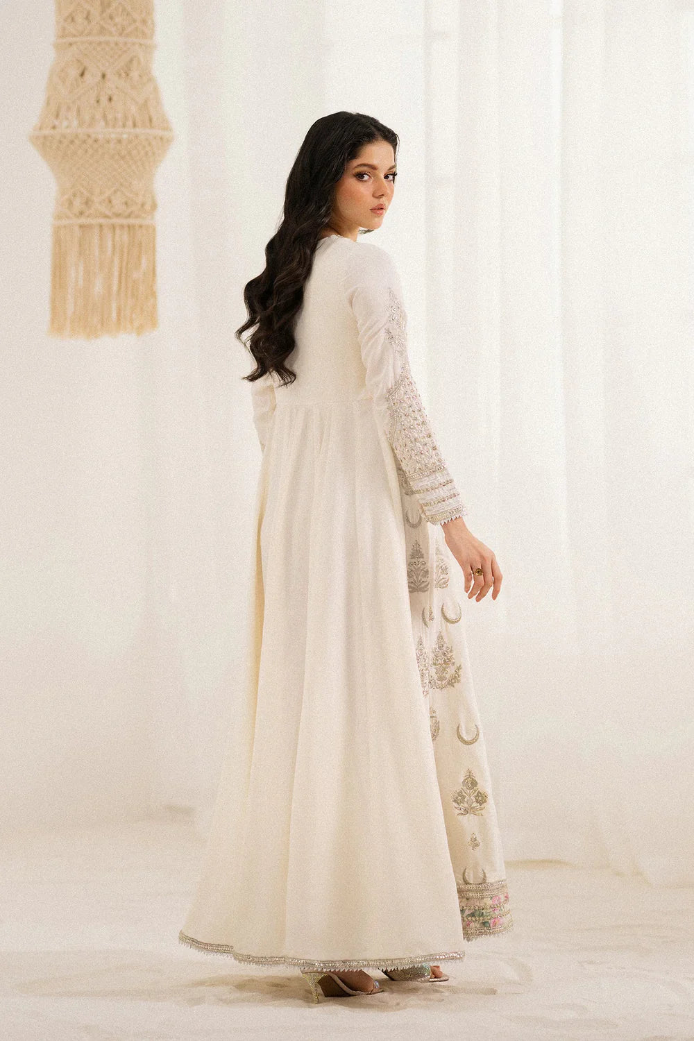 EMBROIDERED OFFWHITE PISHWAS