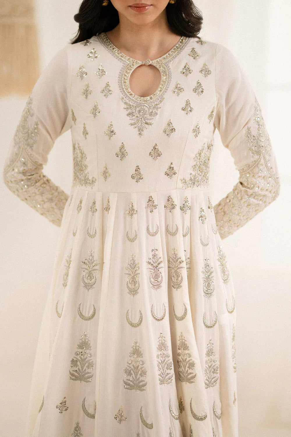 EMBROIDERED OFFWHITE PISHWAS
